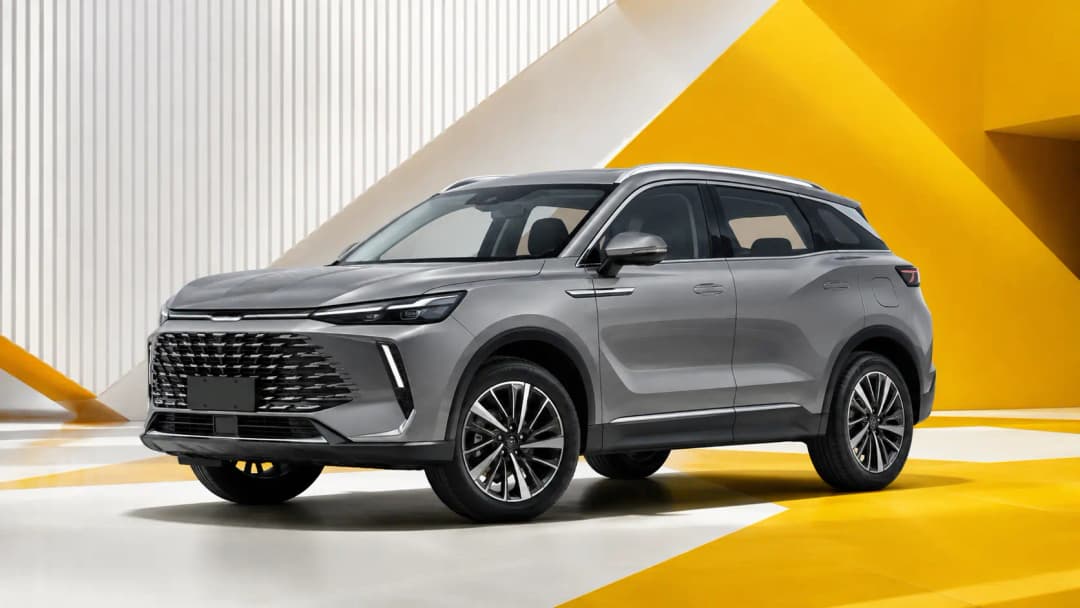 BAIC X75 vue de trois quarts avant