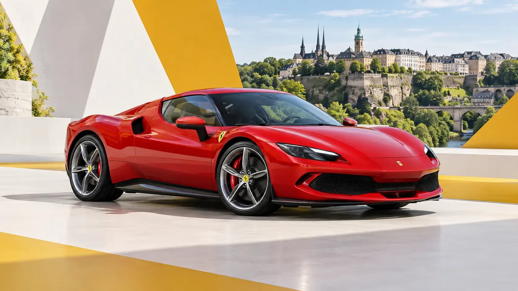 Ferrari 296 auf einer landschaftlich reizvollen Straße in Luxemburg