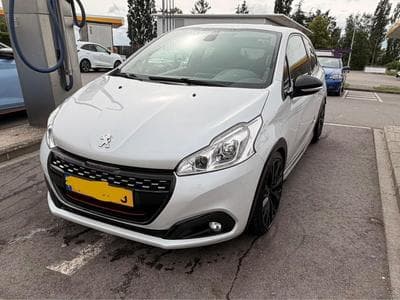 Peugeot 208 Gti By Peugeot Sport (2017) - Photo 1