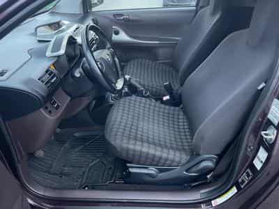 Toyota iQ (2010) - Photo 6
