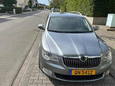 Skoda Superb Superb Combi Elegance L&K 2.0 (2012) - Foto 1