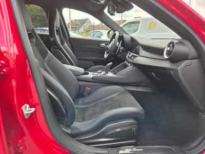 Alfa-Romeo Giulia QUADRIFOGLIO 2.9 V6 BI-TURBO 520 AT8 (2024) - Photo 10