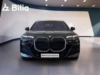 BMW 740 d xDrive DAB Aktivlenkung RFK (2025) - Foto 2