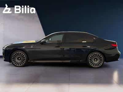 BMW 740 d xDrive DAB Aktivlenkung RFK (2025) - Foto 12