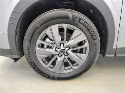 Peugeot 5008 1.2 HYBRID 136cv e-DSC6 Allure Pack 7pl. NAVI / CAMERA 360° (2025) - Photo 6