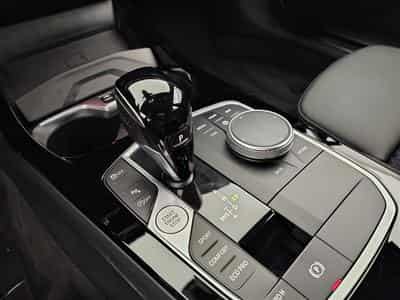 BMW 116 116iA Pack M NAVI / FULL LED / CUIR PARTIEL / CAMERA / JA 17 (2024) - Foto 12