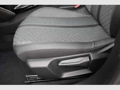 Peugeot 2008 Turbo 100 ch BVM6 Allure (2026) - Photo 14