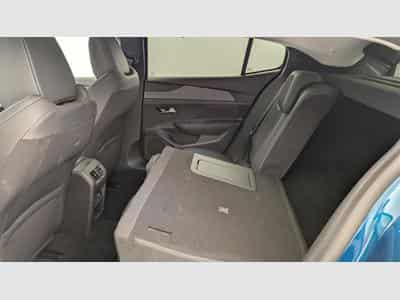 Peugeot 408 Hybrid 145 e-DCS6 Allure (2025) - Photo 12