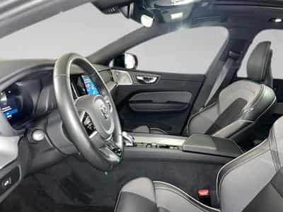 Volvo XC60 B5 4x4 Core Aut. (2025) - Photo 4