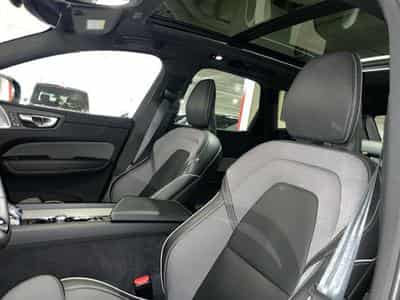 Volvo XC60 B5 4x4 Core Aut. (2025) - Photo 13