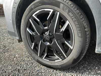 Peugeot 3008 1.2 HYBRID 145 GT E-DCS6 (2025) - Foto 9