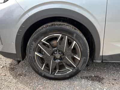 Peugeot 5008 HYBRID 145 ALLURE E-DCS6 (2025) - Photo 9