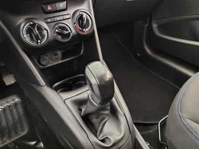 Peugeot 208 1.2i PureTech Signature CARPLAY / PDC (2019) - Photo 12