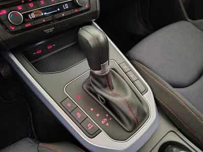 Seat Arona 1.0 TSI FR DSG NAVI / CARPLAY / FULL LED (2024) - Foto 12