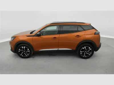 Peugeot 2008 1.2 PureTech 130Cv EAT8 Allure NAVI / CARPLAY / ALU (2023) - Photo 3