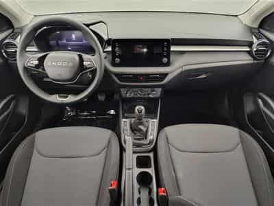 Skoda Fabia 1.0i Selection CARPLAY / FULL LED / KEYLESS / PDC AR (2026) - Foto 8
