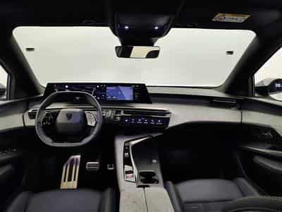 Peugeot 5008 1.2 Hybrid 145Cv e-DCS6 GT 7PL / NAVI / CARPLAY / CAMERA (2025) - Photo 8