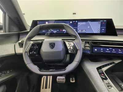 Peugeot 5008 1.2 Hybrid 145Cv e-DCS6 GT 7PL / NAVI / CARPLAY / CAMERA (2025) - Photo 9