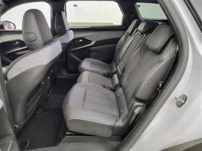 Peugeot 5008 1.2 Hybrid 145Cv e-DCS6 GT 7PL / NAVI / CARPLAY / CAMERA (2025) - Photo 13