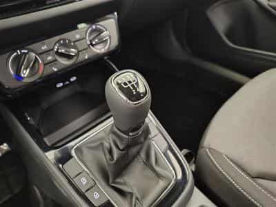 Skoda Fabia 1.0i Selection CARPLAY / FULL LED / KEYLESS / PDC AR (2026) - Foto 12