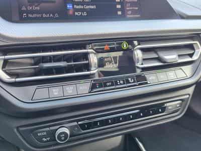 BMW 218 218iA PACK M GPS TOIT OUVRANT CARPLAY BLUETOOTH PHARES LED (2021) - Photo 14