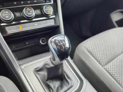 VW Touran 1.5 TSI 7 PLACES GPS BLUETOOTH APS AV/ARR PHARES LED (2019) - Photo 15