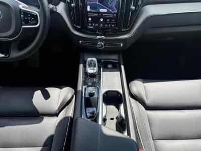 Volvo XC60 B5 AWD Ultra Dark / Essence (2025) - Foto 11
