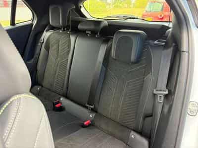 Peugeot 2008 2008 PureTech 130 EAT8 GT (2024) - Photo 6