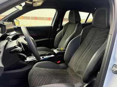 Peugeot 2008 2008 PureTech 130 EAT8 GT (2024) - Photo 5