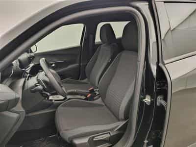 Peugeot 2008 1.2 PureTech STYLE 131cv EAT8 / NAV (2023) - Foto 7
