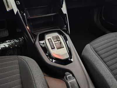 Peugeot 2008 1.2 PureTech STYLE 131cv EAT8 / NAV (2023) - Foto 12