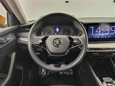 Skoda Octavia 2.0 TDi 115Cv DSG7 Ambition CARPLAY / ALU / PDC (2023) - Foto 9