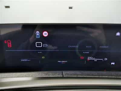 Peugeot 5008 1.2 Hybrid 145Cv e-DCS6 GT 7PL / NAVI / CARPLAY / CAMERA (2025) - Photo 10