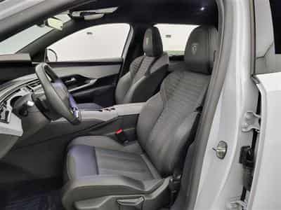 Peugeot 5008 1.2 Hybrid 145Cv e-DCS6 GT 7PL / NAVI / CARPLAY / CAMERA (2025) - Photo 7