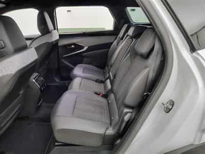 Peugeot 5008 1.2 Hybrid 145Cv e-DCS6 GT 7PL / NAVI / CARPLAY / CAMERA (2025) - Photo 13