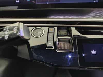 Peugeot 5008 1.2 Hybrid 145Cv e-DCS6 GT 7PL / NAVI / CARPLAY / CAMERA (2025) - Photo 12