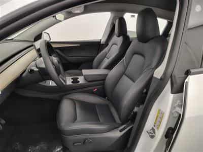 Tesla Model Y Standard Range RWD NAVI / FULL LED / CUIR / PANO / CAMERA360 (2024) - Foto 7