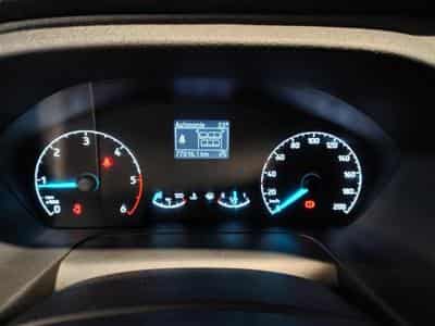 Ford Transit 2.0 TDCi L2H1 320 Dble Cab. CLIM / PDC AV-AR (2022) - Foto 10