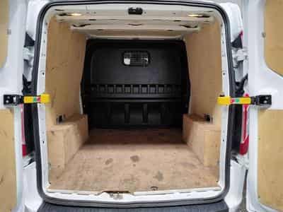 Ford Transit 2.0 TDCi L2H1 320 Dble Cab. CLIM / PDC AV-AR (2022) - Foto 14