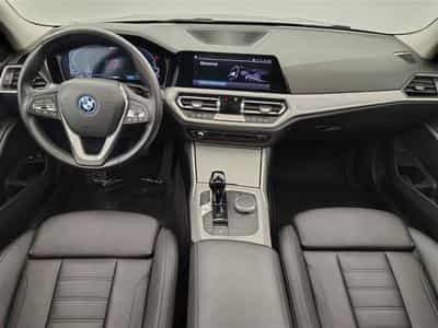 BMW 320 320eA PHEV CUIR/NAVI/FULL LED/TO PANO/JA1 (2022) - Foto 8