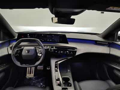 Peugeot 5008 1.2 HYBRID 136cv e-DSC6 GT Pack 7pl. NAVI / CAMERA 360° (2025) - Foto 8