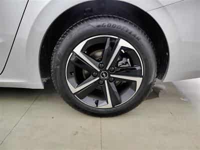 Opel Astra Sports Tourer 1.2 Turbo Edition NAVI / FULL LED / CARPLAY (2024) - Foto 6