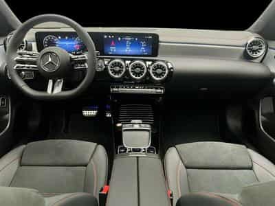 Mercedes CLA 180 AMG-Line Premium Plus (2025) - Photo 10
