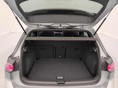 VW Golf VIII 2.0 TDI 150 DSG7 R-LINE (2025) - Foto 11
