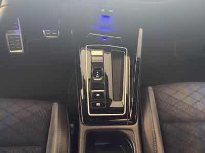 VW Golf PERFORMANCE (2024) - Photo 12