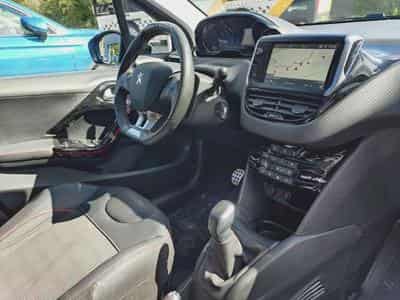 Peugeot 208 GT-LINE (2017) - Photo 6