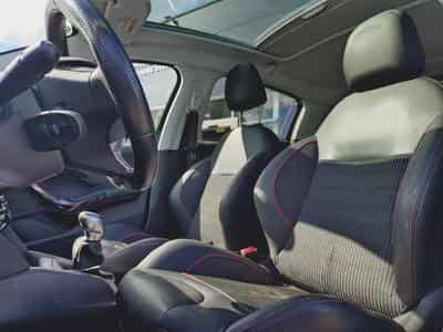 Peugeot 208 GT-LINE (2017) - Photo 4