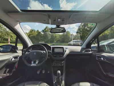 Peugeot 208 GT-LINE (2017) - Photo 7