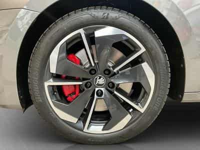 Skoda Octavia RS+DSG+DCC+Design-SUEDIA+LM18+P.Simply-Clever (2025) - Photo 8