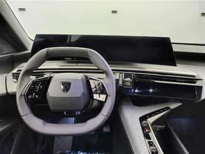 Peugeot 5008 1.2 HYBRID 145cv e-DSC6 Allure 7PL / NAVI / CAMERA360° (2025) - Photo 9